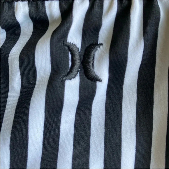 HURLEY BLACK AND WHITE STRIPED FLOUNCE BANDEAU BIKINI TOP SIZE MEDIUM - Picture 10 of 10